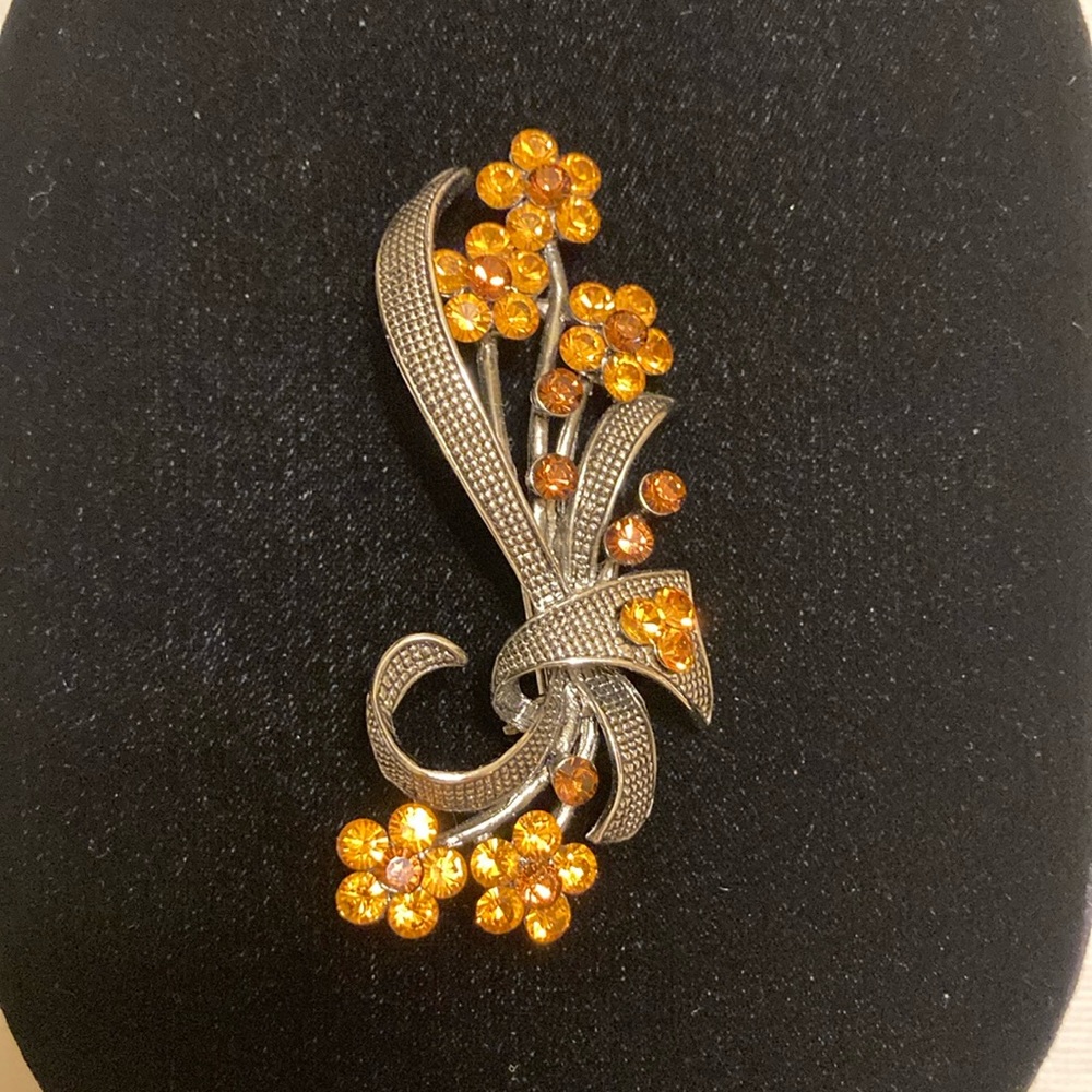 Beautiful floral orange rhinestones on silver tone brooch